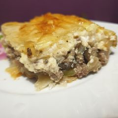 A picture of Fillo pastry with meat.