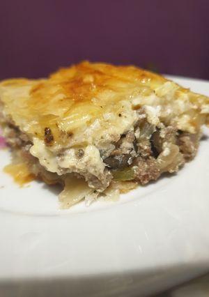 A picture of Fillo pastry with meat.