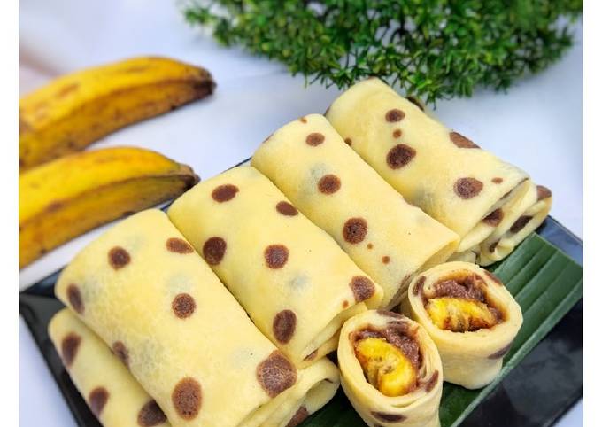 Dadar Gulung Polkadot Isi Pisang dan Vla Coklat