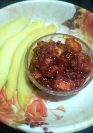 A picture of Fresh mango pickle.
