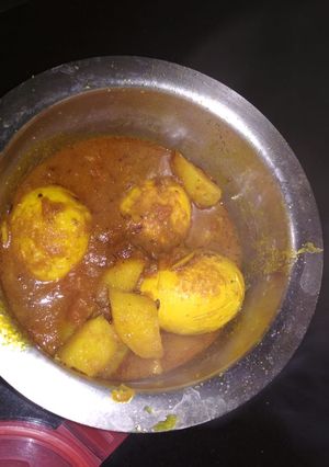 A picture of Egg curry.