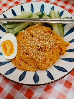 Bibim Guksu (koreai hideg csípős tészta) recept fotója