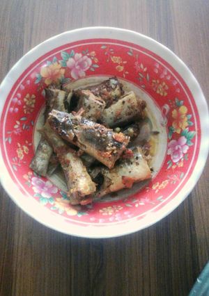 Hình của món Cá nhồng kho nghệ.
