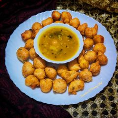 A picture of Punugulu with sambar (Minapa punugulu with sambar).