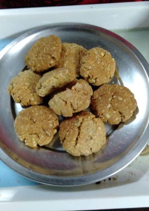 கோதுமை ஓட்ஸ் குக்கீஸ் (Kothumai oatscookies Recipe in tamil) செய்முறை முக்கிய புகைப்படம்