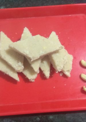 A picture of Kaju ki Barfi Ya Kaju Katli.