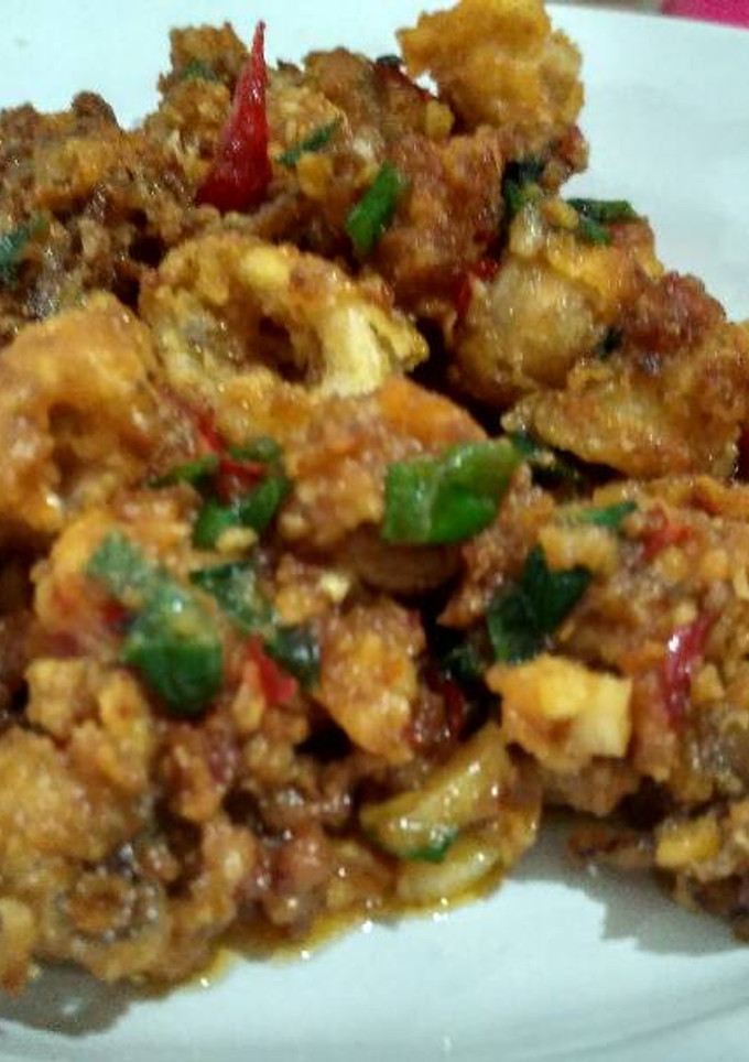 A picture of Crispy squid with salted egg.