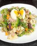 Ensalada de Atún con fideos y quinua roja