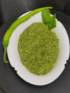 ગ્રીન ચટણી (green chutney recipe in Gujarati) રેસીપી મુખ્ય ફોટો