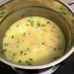 Quick and easy egg 🥚 drop 🥣 A picture of Quick and easy egg 🥚 drop 🥣.