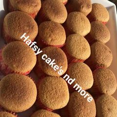 A picture of Vanilla cupcakes.