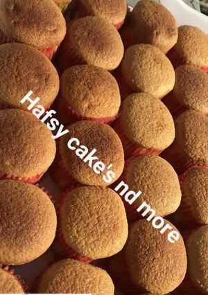 A picture of Vanilla cupcakes.