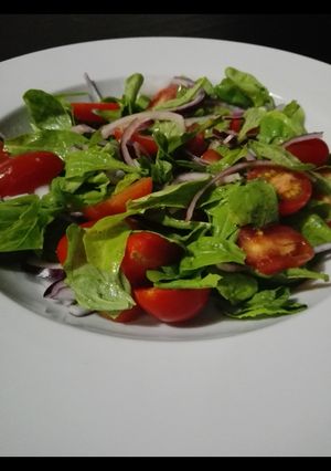 Una foto de Ensalada con rúcula