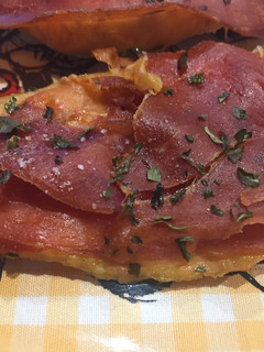 Una foto de Pechuga de pollo al horno con jamón