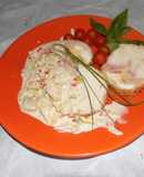 Pollo arrollado con crema de puerros y champignones