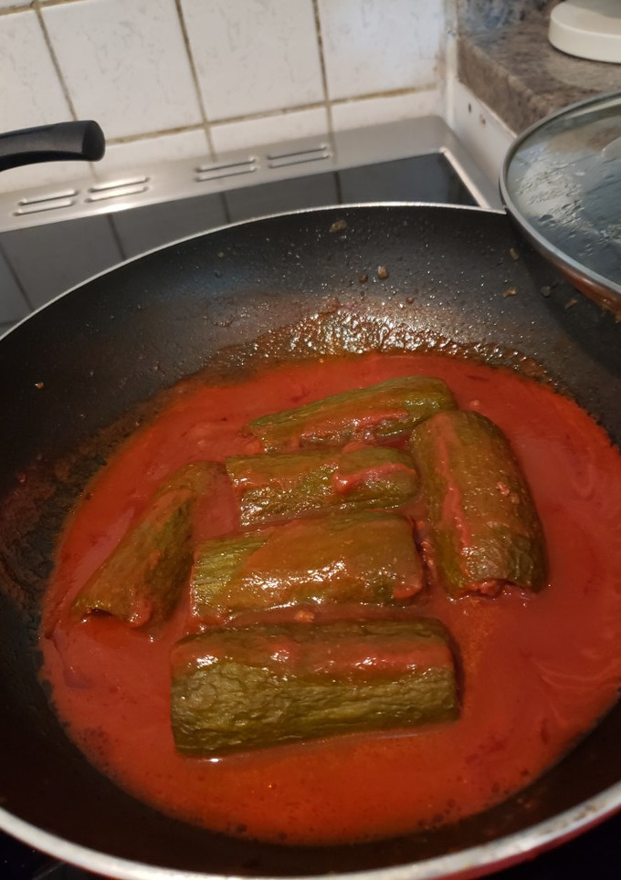 A picture of Cucumber with meat 🍖 🥒.