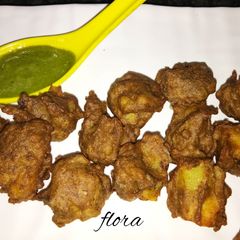 A picture of Kuttu pakoda With green chutney.