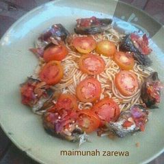 A picture of Spagetti and peppered fish.