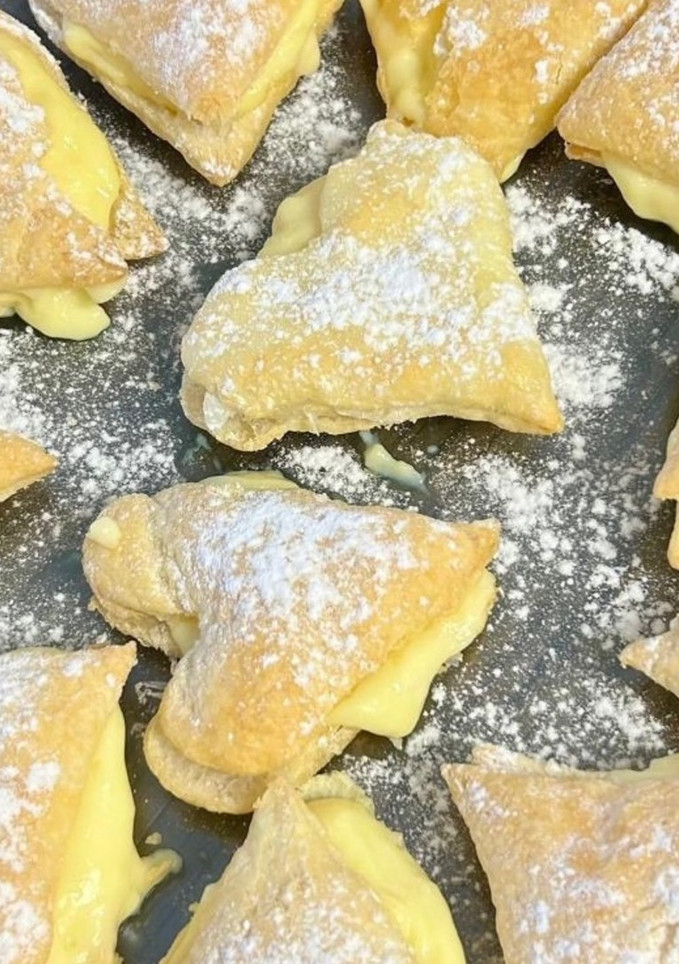 Una foto de Miguelitos de la Roda de crema (Thermomix y Horno)