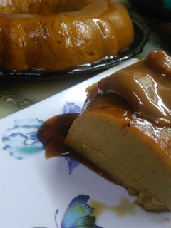 Una foto de Budín de pan sin horno hecho con restos de torta 🍮