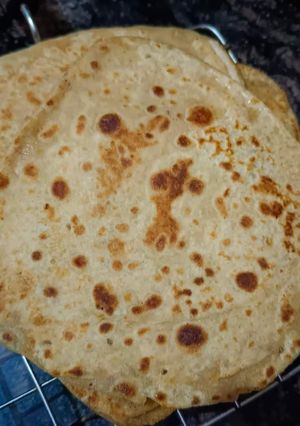 नून अजवाइन पराठा (Noon ajwain paratha recipe in Hindi) रेसिपी मुख्य फोटो