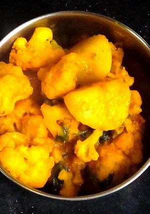 আলু ফুলকপির তরকারি (aloo Fulkopir tarkari recipe in bengali) রেসিপির প্রধান ছবি
