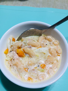 A picture of Macaroni soup. Filipino style 💕.
