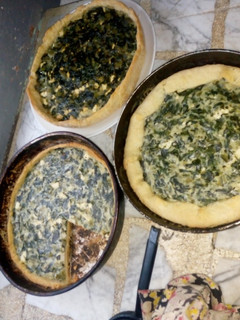 Una foto de Tartas de acelga y salsa blanca acelga y ricota con huevo batido