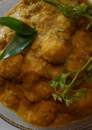A picture of Mutkale - Rice Balls in red hot sauce with mutton.