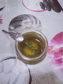 Una foto de Aceite de Tomillo, romero y laurel