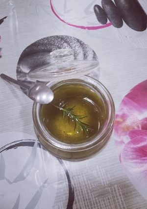 Una foto de Aceite de Tomillo, romero y laurel