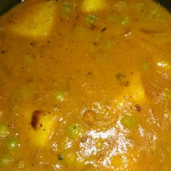 A picture of Aaloo matar.