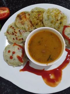 मिक्स्ड वेज रवा इडली (mixed veg rava idli recipe in Hindi) रेसिपी मुख्य फोटो
