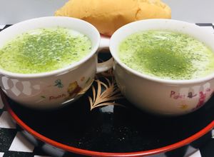 Una foto de Desayuno con Maca avena y matcha!