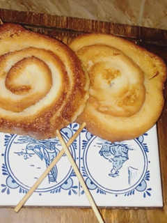 A picture of Leftover Bread Corners Lollipops.