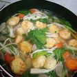 Sup tofu jamur enoki
