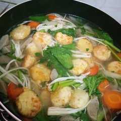 A picture of Sup tofu jamur enoki.