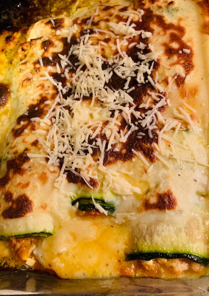 Una foto de Canelones de calabacín rellenos de atún