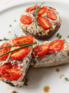 Foto de Cogumelos recheados com creme de ricotta e tomate