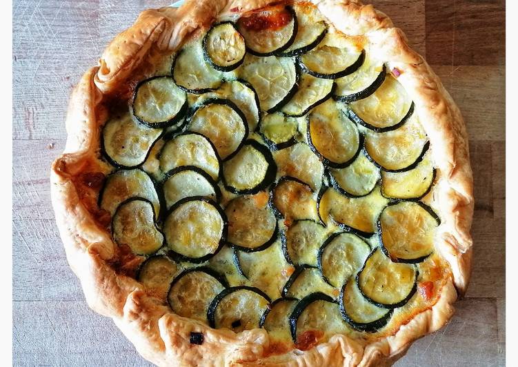 Torta salata con zucchine, pancetta e provola affumicata