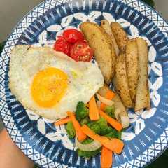 รูปของ Grilled potatoes with egg
