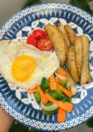 Foto resep Grilled potatoes with egg