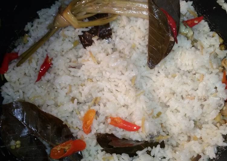 Cara Gampang Menyiapkan Nasi Liwet Ricecooker yang Lezat Sekali