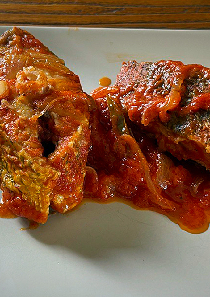 Una foto de Corvina encebollada