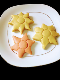 A picture of Sun flower cookies.
