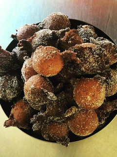 Una foto de Buñuelos de Semana Santa con manzana