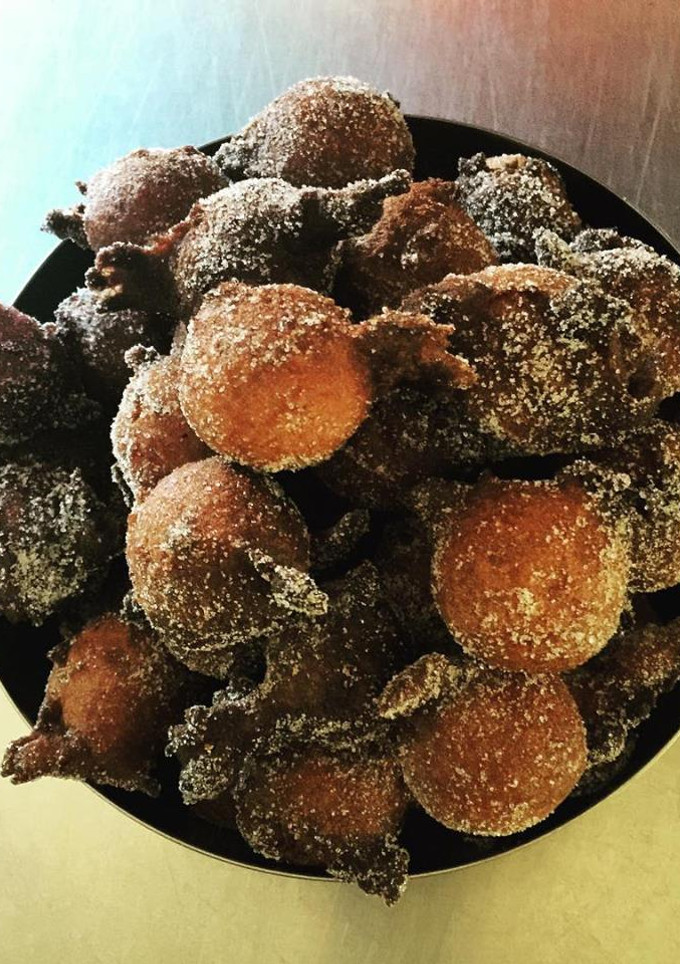 Una foto de Buñuelos de Semana Santa con manzana