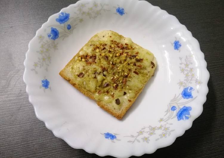 Recipe of Speedy Chilli Cheese Thyme Bread