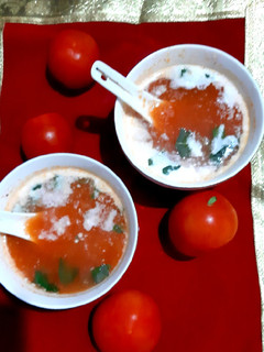 बेसिल टोमेटो सूप (Besil Tomato Soup recipe in Hindi) रेसिपी मुख्य फोटो
