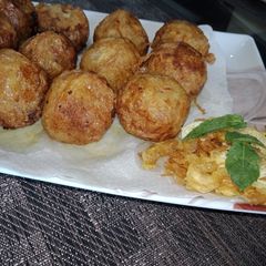 A picture of Crispy potato balls.